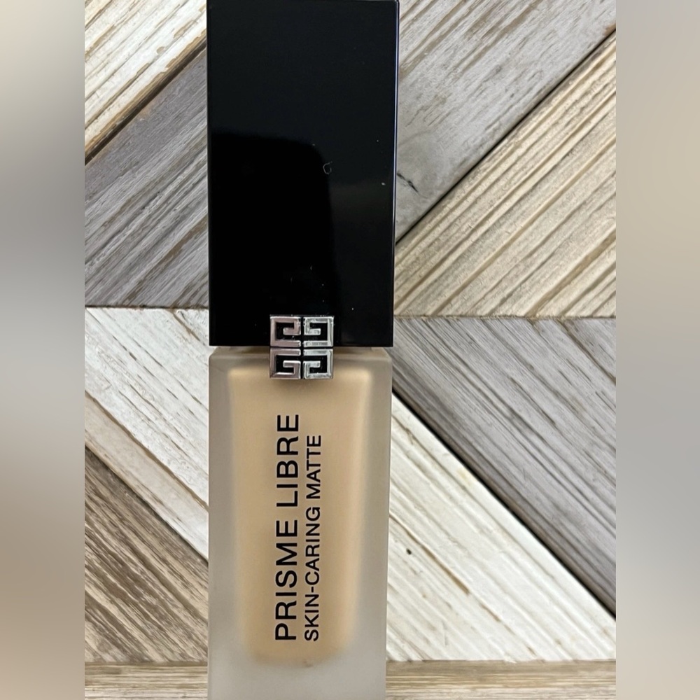 Givenchy Prisme Libre Matte Foundation #4-W310